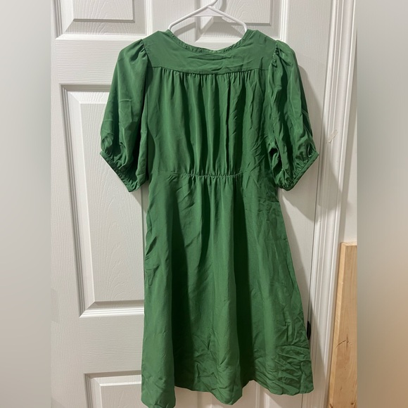 Banana republic 100% silk green dress size 2 midi length short sleeve - Picture 3 of 4